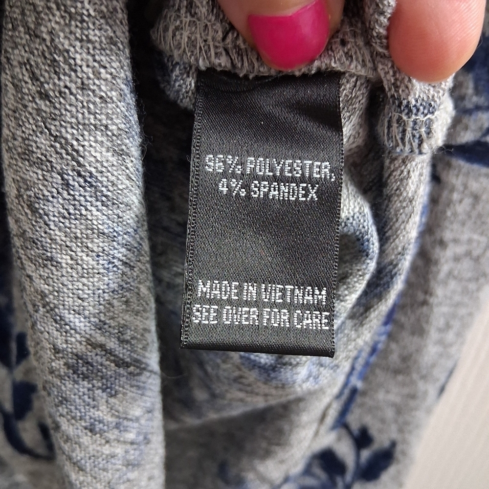 By & By Sweater Blue Roses Gray Background Size Large - Picture 13 of 14